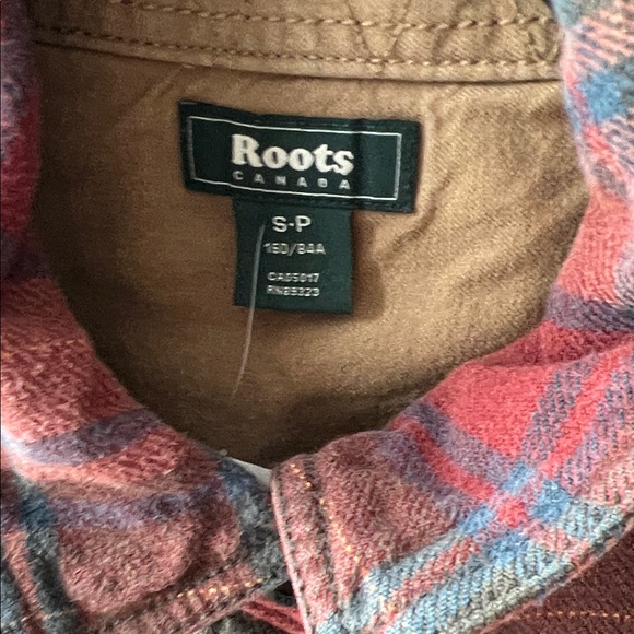 ROOTS structured Red Plaid Button-Up Flannel Shirt - Picture 6 of 12